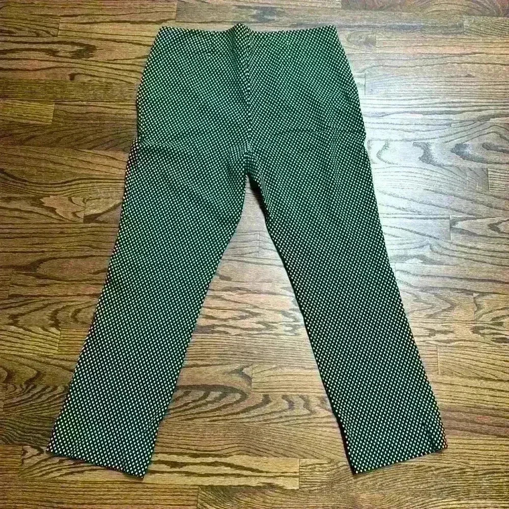 Chico's size 2.5R pull on pants Black background with white/gray diamonds